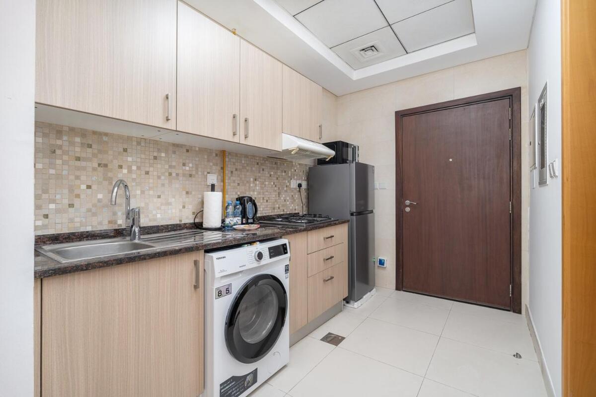 Comfortable Space For 3 In Al Furjan Appartement Dubai Buitenkant foto